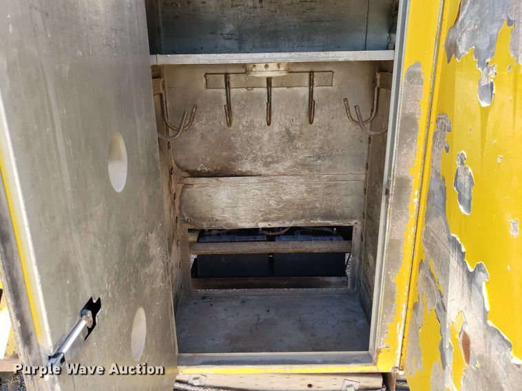 image for item IP9393 1983 Ford 8000  bucket truck