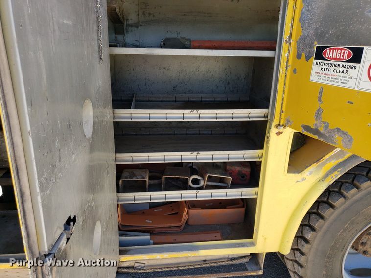 image for item IP9393 1983 Ford 8000  bucket truck