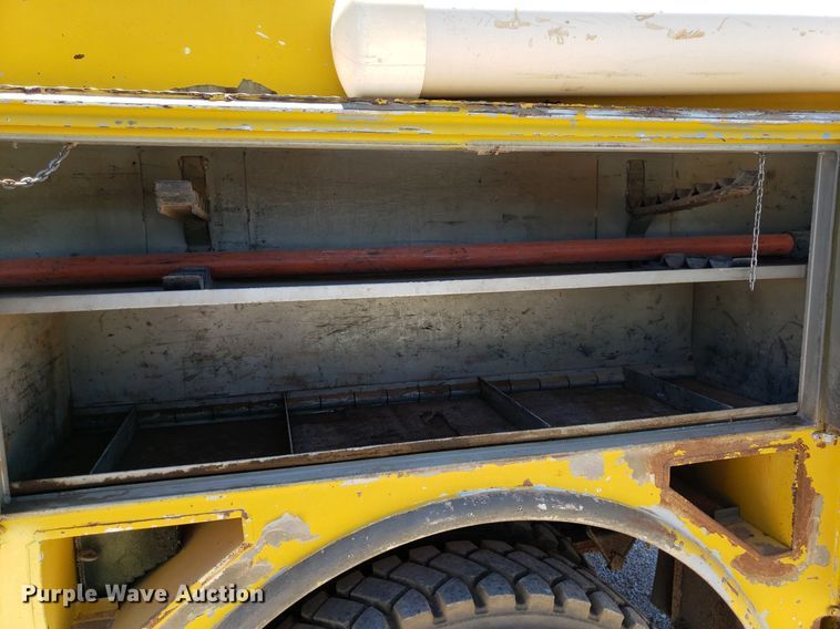 image for item IP9393 1983 Ford 8000  bucket truck