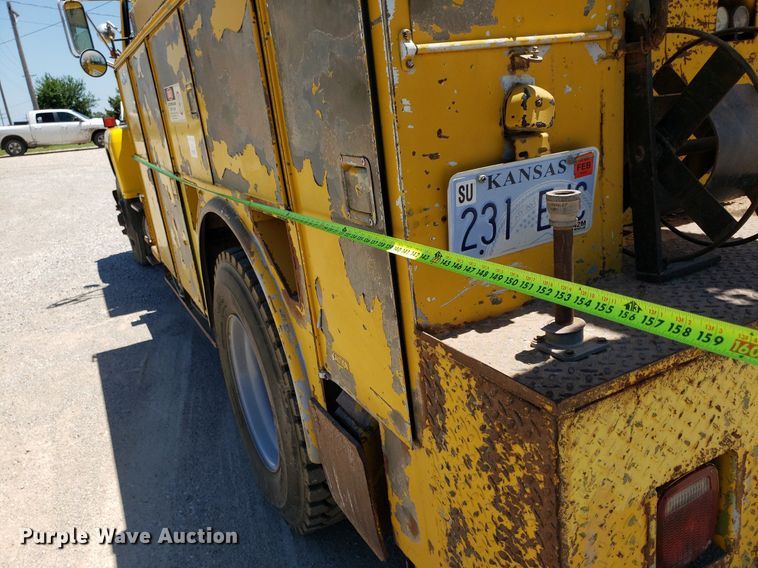 image for item IP9393 1983 Ford 8000  bucket truck