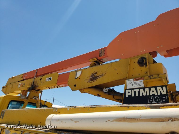 image for item IP9393 1983 Ford 8000  bucket truck