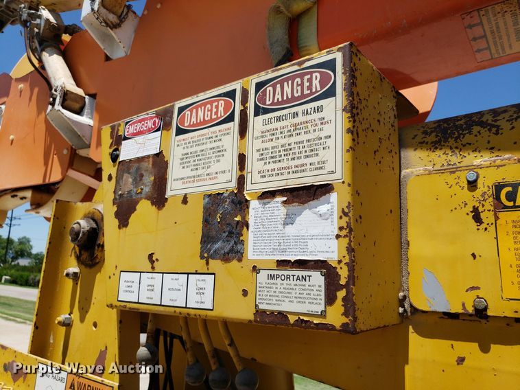 image for item IP9393 1983 Ford 8000  bucket truck