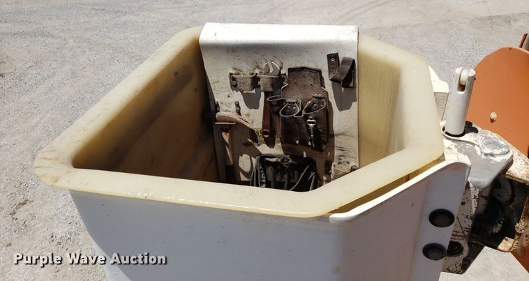 image for item IP9393 1983 Ford 8000  bucket truck