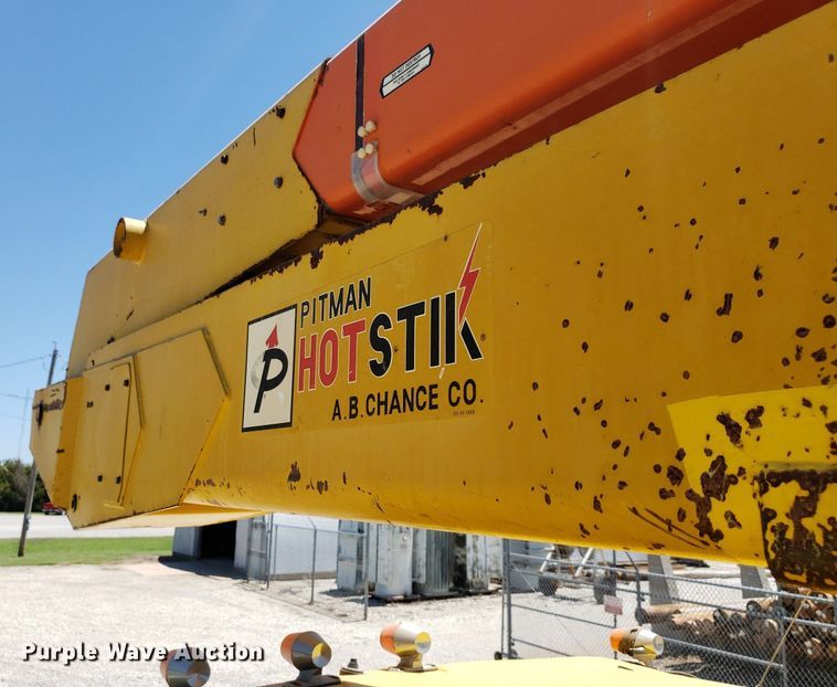 image for item IP9393 1983 Ford 8000  bucket truck