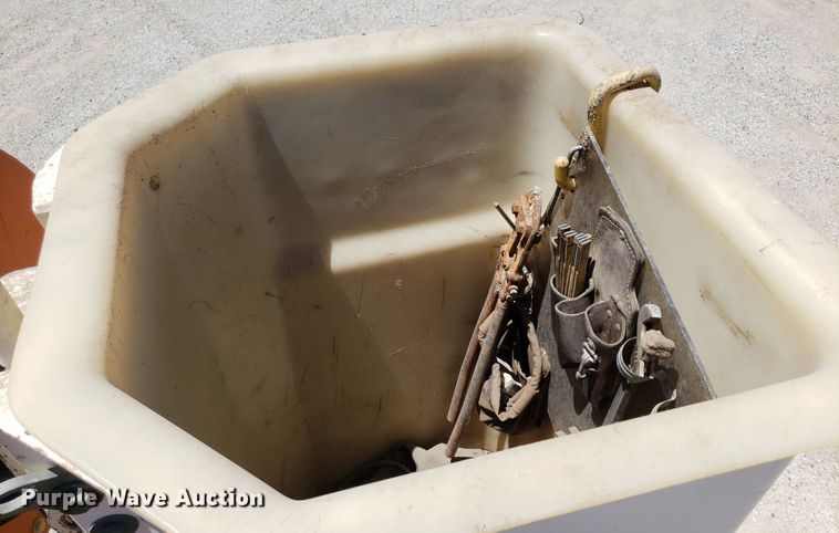 image for item IP9393 1983 Ford 8000  bucket truck