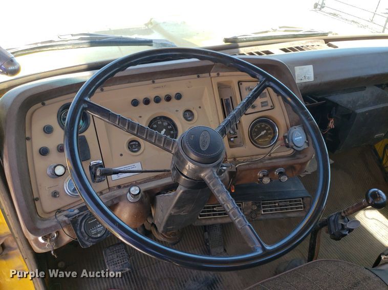 image for item IP9393 1983 Ford 8000  bucket truck