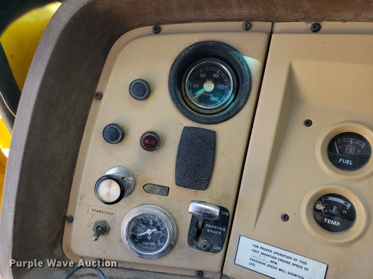 image for item IP9393 1983 Ford 8000  bucket truck