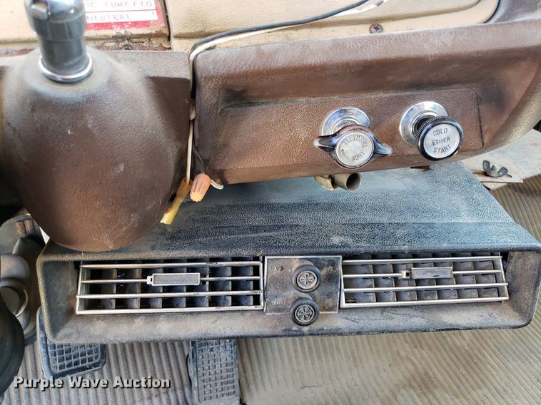 image for item IP9393 1983 Ford 8000  bucket truck