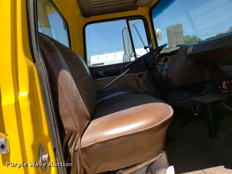 image for item IP9393 1983 Ford 8000  bucket truck