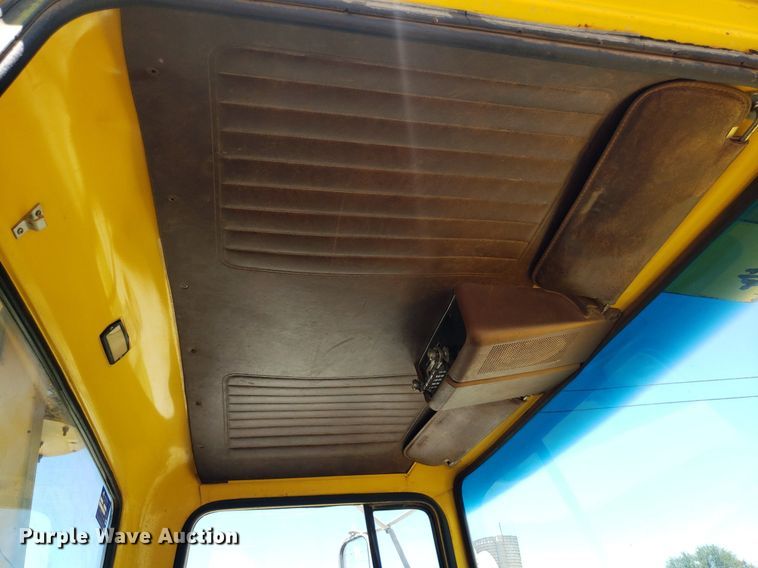 image for item IP9393 1983 Ford 8000  bucket truck