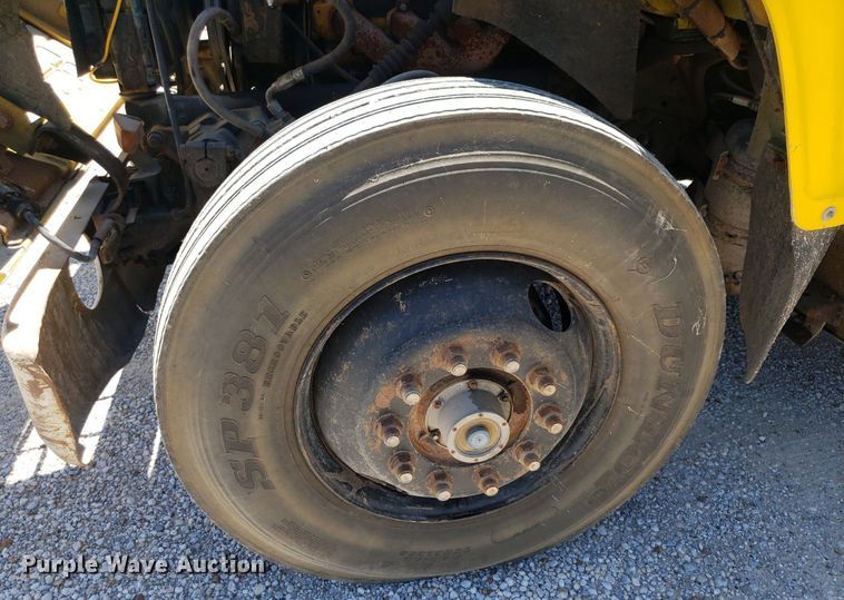 image for item IP9393 1983 Ford 8000  bucket truck