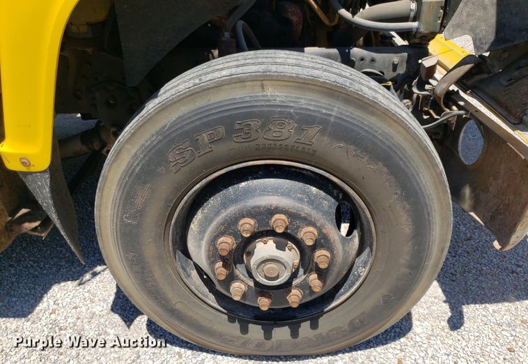 image for item IP9393 1983 Ford 8000  bucket truck