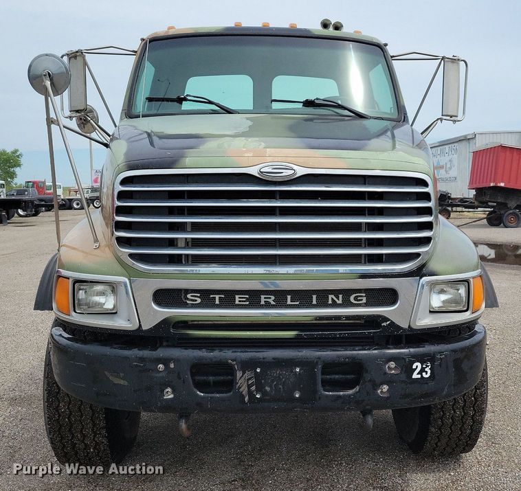 image for item JO9288 2005 Sterling LT9500  truck cab and chassis