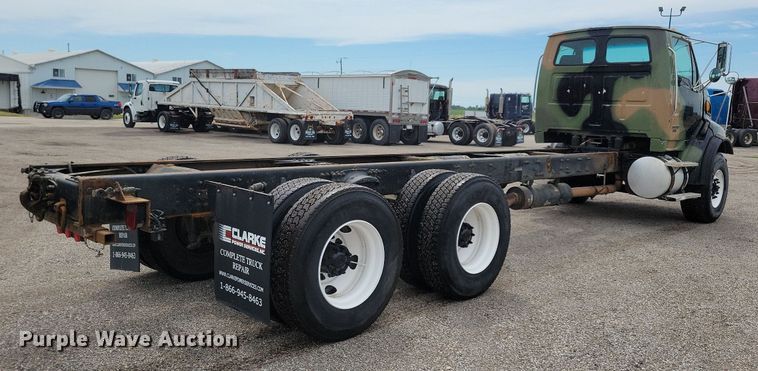 image for item JO9288 2005 Sterling LT9500  truck cab and chassis