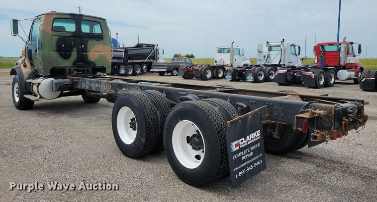 image for item JO9288 2005 Sterling LT9500  truck cab and chassis