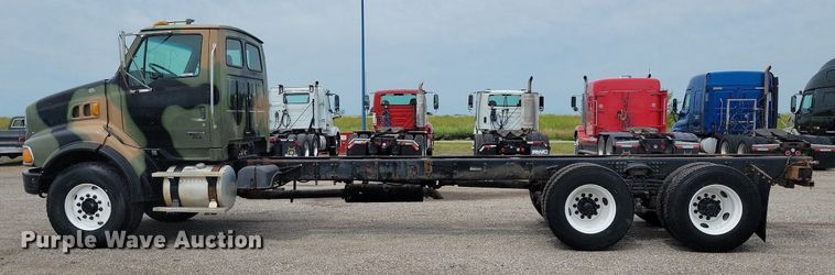 image for item JO9288 2005 Sterling LT9500  truck cab and chassis