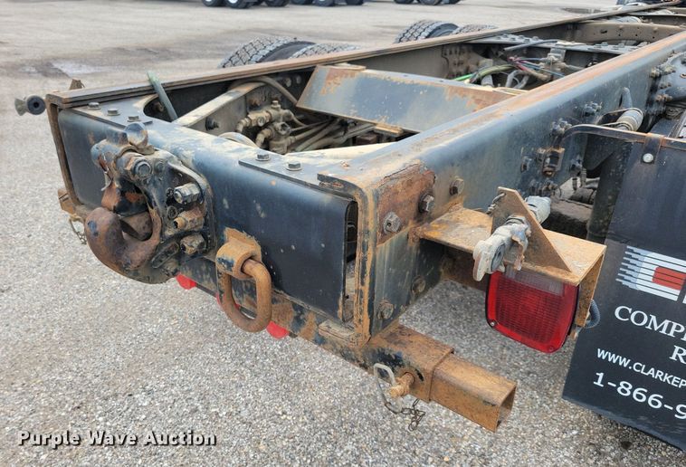 image for item JO9288 2005 Sterling LT9500  truck cab and chassis