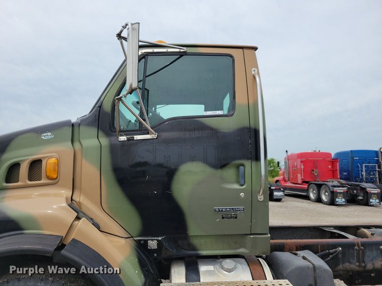 image for item JO9288 2005 Sterling LT9500  truck cab and chassis