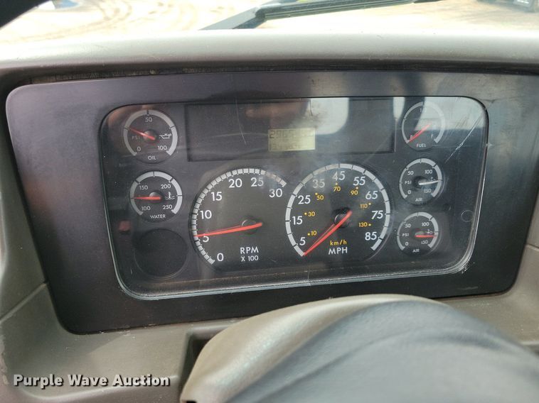 image for item JO9288 2005 Sterling LT9500  truck cab and chassis