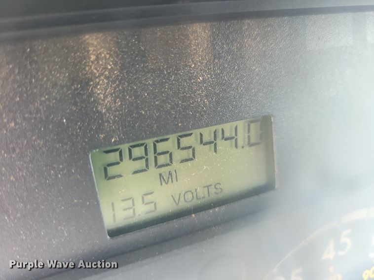 image for item JO9288 2005 Sterling LT9500  truck cab and chassis