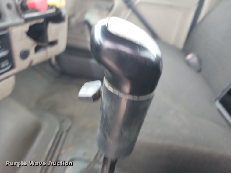 image for item JO9288 2005 Sterling LT9500  truck cab and chassis