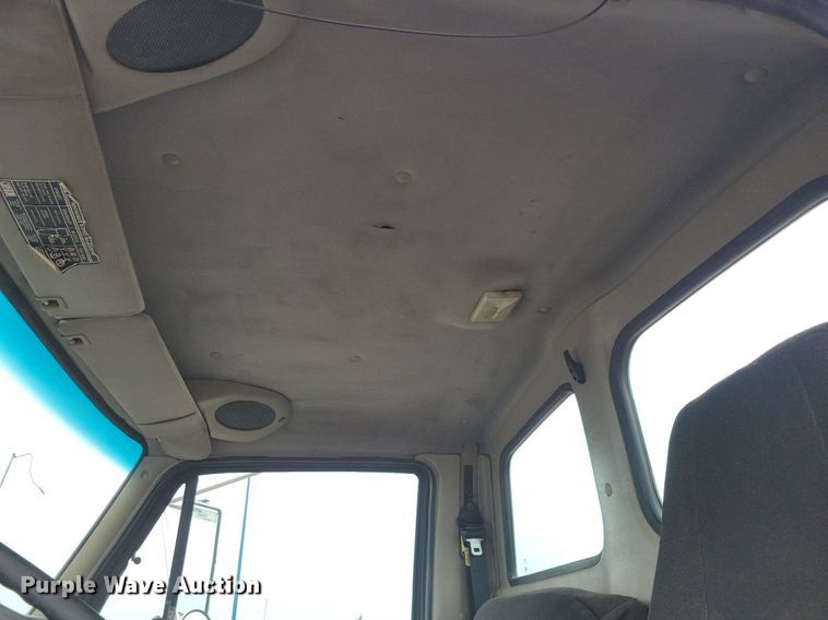image for item JO9288 2005 Sterling LT9500  truck cab and chassis