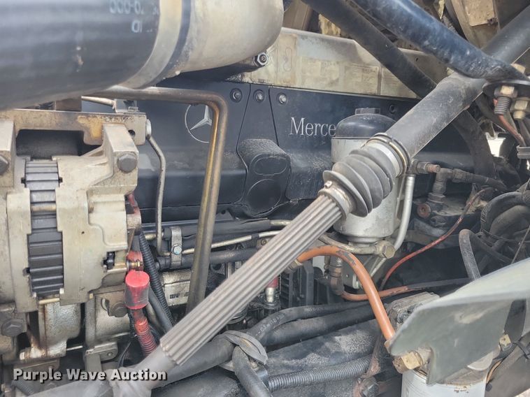 image for item JO9288 2005 Sterling LT9500  truck cab and chassis