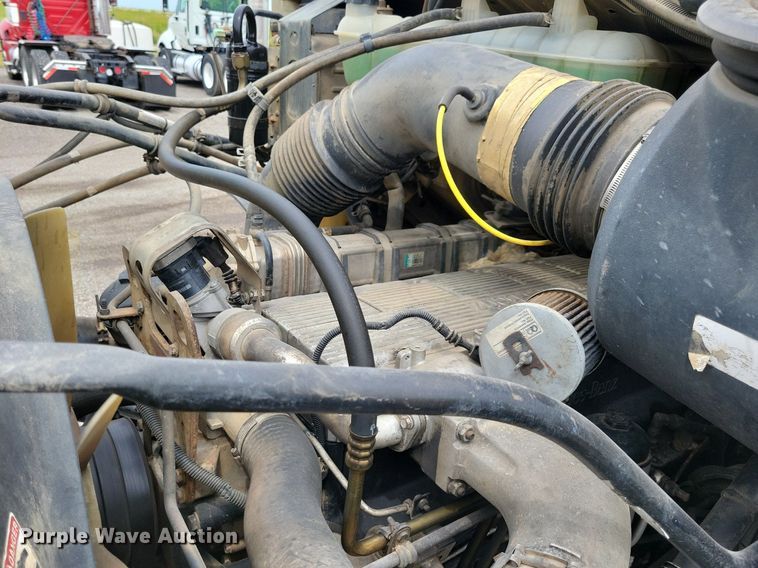 image for item JO9288 2005 Sterling LT9500  truck cab and chassis