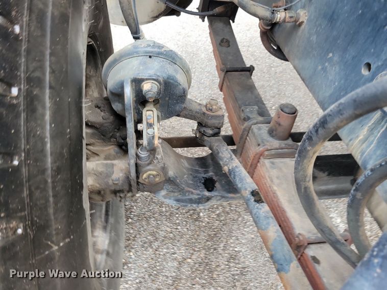 image for item JO9288 2005 Sterling LT9500  truck cab and chassis