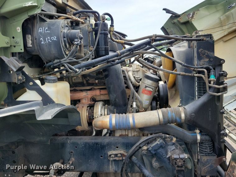 image for item JO9288 2005 Sterling LT9500  truck cab and chassis