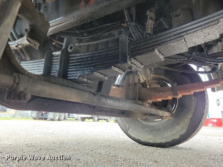 image for item JO9288 2005 Sterling LT9500  truck cab and chassis