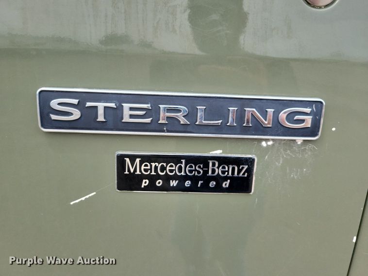 image for item JO9288 2005 Sterling LT9500  truck cab and chassis