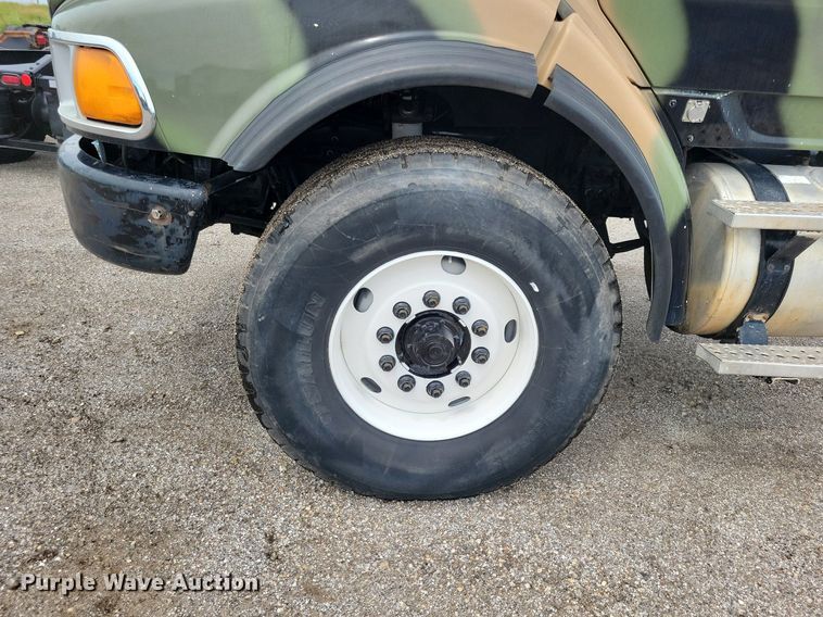 image for item JO9288 2005 Sterling LT9500  truck cab and chassis