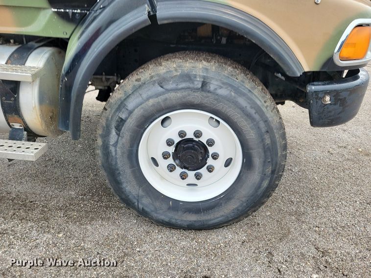 image for item JO9288 2005 Sterling LT9500  truck cab and chassis