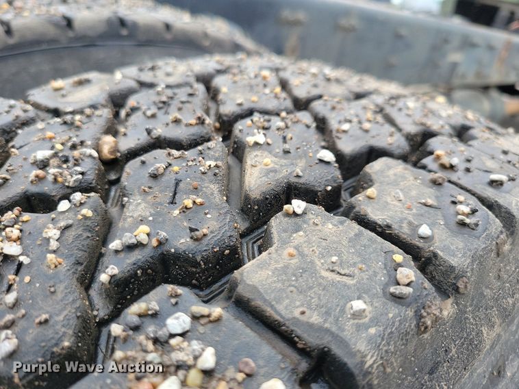 image for item JO9288 2005 Sterling LT9500  truck cab and chassis