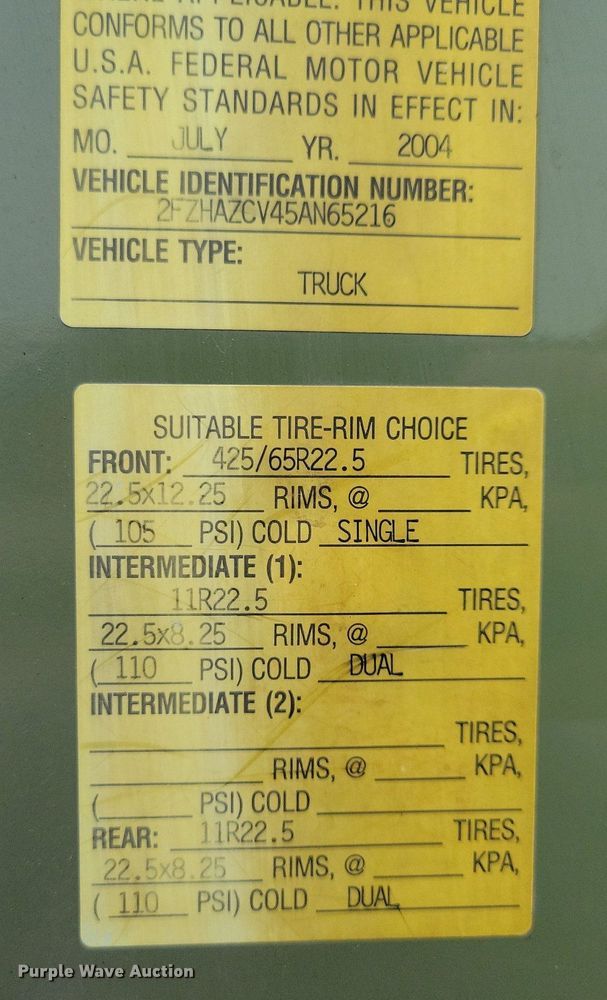 image for item JO9288 2005 Sterling LT9500  truck cab and chassis