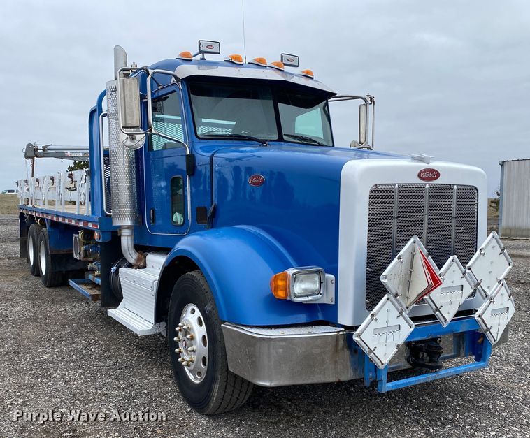 image for item JW9155 2013 Peterbilt 367  flatbed truck