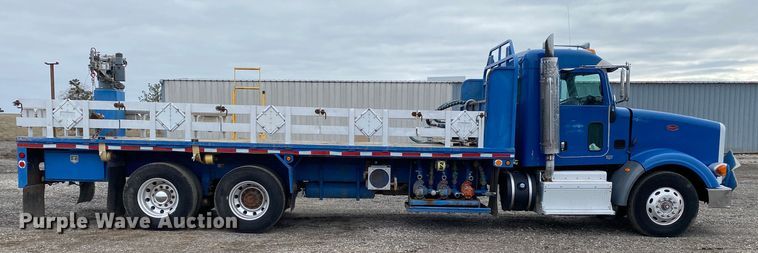 image for item JW9155 2013 Peterbilt 367  flatbed truck