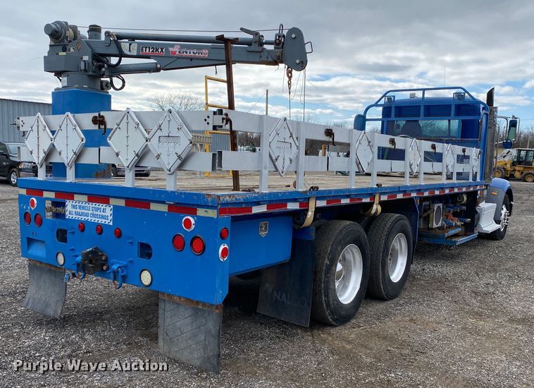 image for item JW9155 2013 Peterbilt 367  flatbed truck