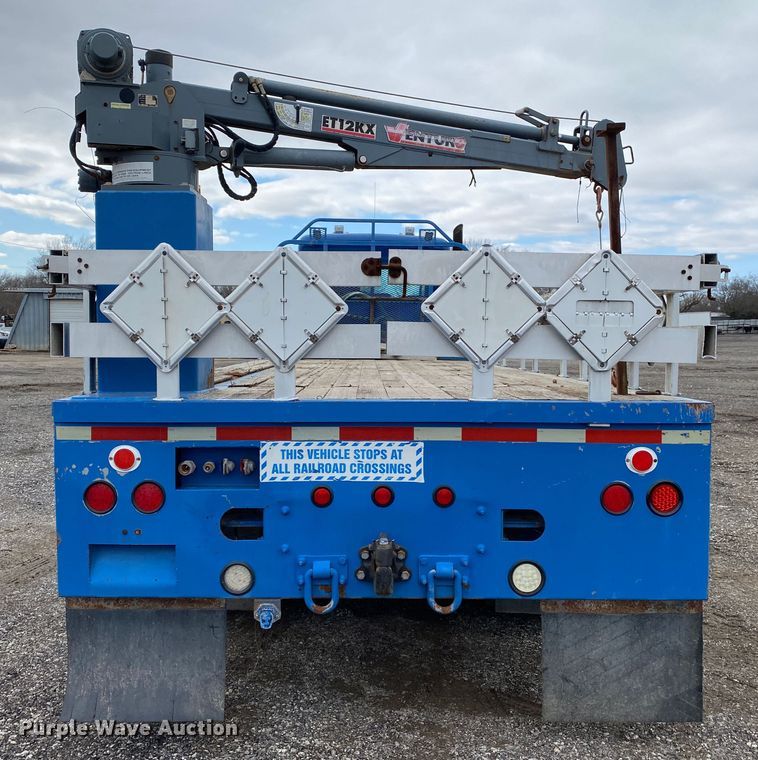 image for item JW9155 2013 Peterbilt 367  flatbed truck