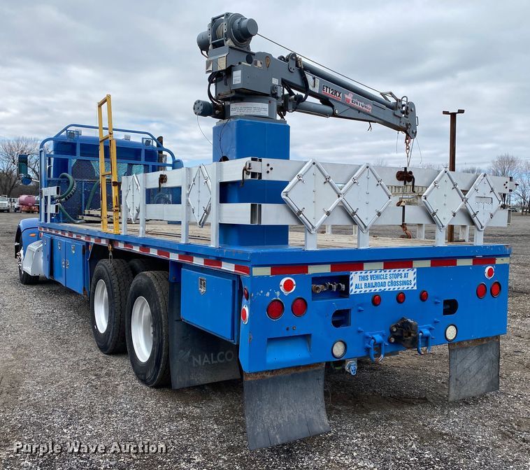 image for item JW9155 2013 Peterbilt 367  flatbed truck