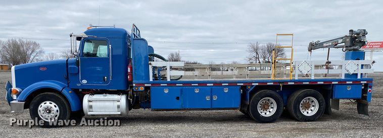 image for item JW9155 2013 Peterbilt 367  flatbed truck