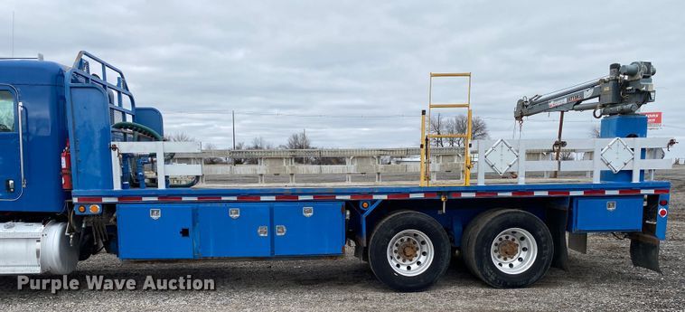 image for item JW9155 2013 Peterbilt 367  flatbed truck