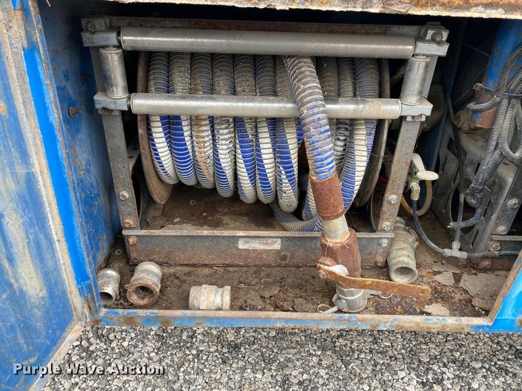 image for item JW9155 2013 Peterbilt 367  flatbed truck