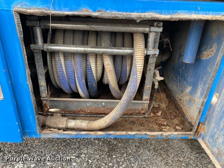 image for item JW9155 2013 Peterbilt 367  flatbed truck