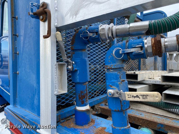 image for item JW9155 2013 Peterbilt 367  flatbed truck