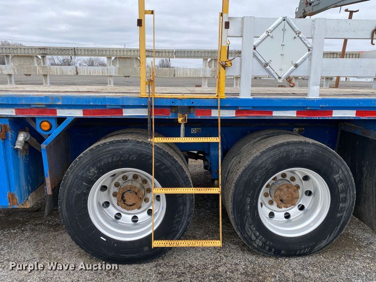 image for item JW9155 2013 Peterbilt 367  flatbed truck