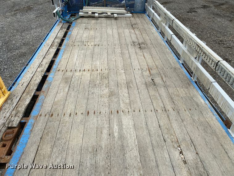 image for item JW9155 2013 Peterbilt 367  flatbed truck