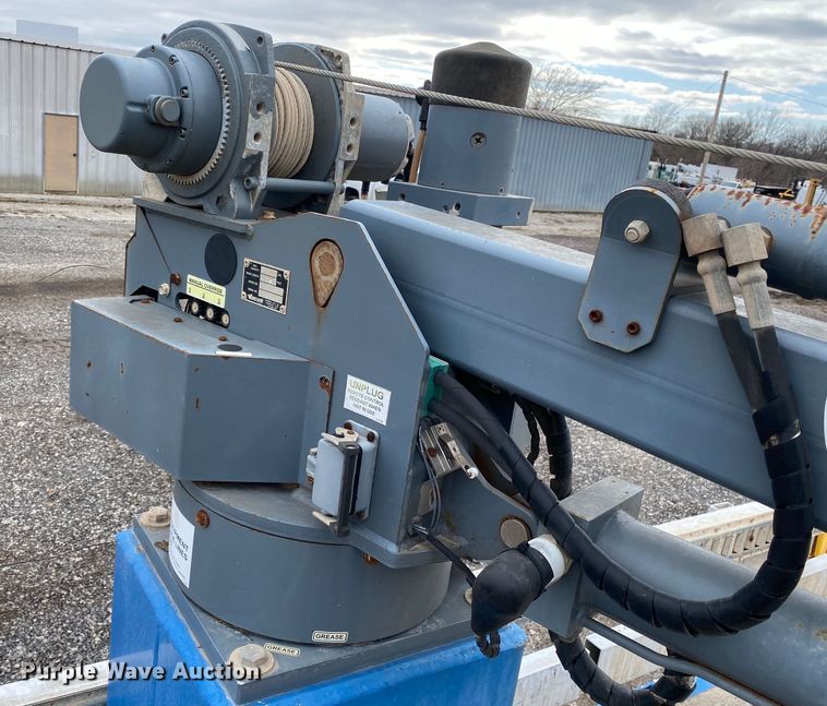 image for item JW9155 2013 Peterbilt 367  flatbed truck