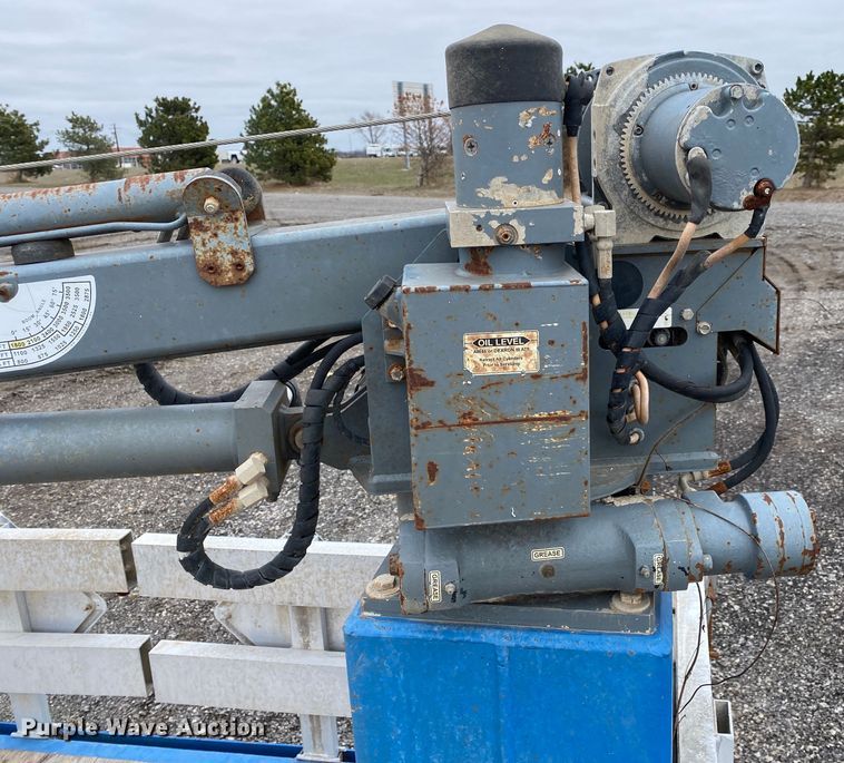 image for item JW9155 2013 Peterbilt 367  flatbed truck